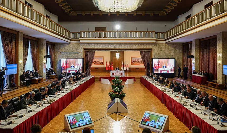 Öcalan ile görüşmenin özet tutanağı Meclis Komisyonu'nda okundu; Neler söyledi?