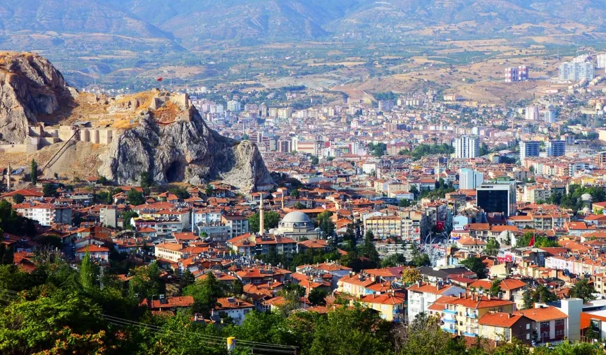Tokat'ta 2 bin 914 bulantı, kusma, karın ağrısı ve ishal şikayetleriyle hastanelere başvurdu, eğitime ara verildi
