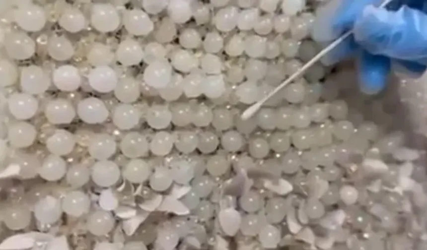 Gelinliğin üzerine boncuk şeklinde işlenmiş 25 kilo 400 gram uyuşturucu madde ele geçirildi