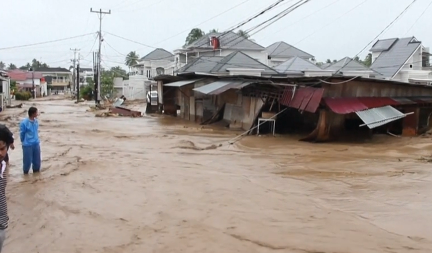 Asya, olağanüstü sellerle mücadele ediyor