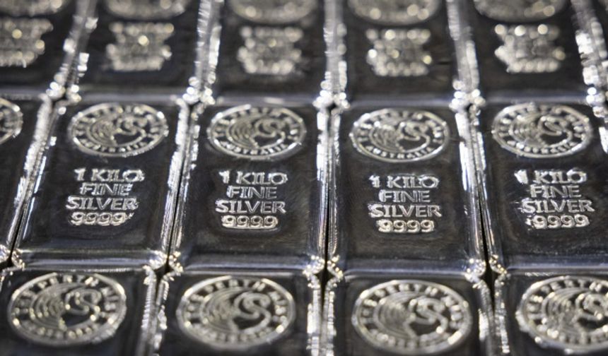 Gümüşün ons fiyatı tarihinde ilk kez 67 doların üzerine çıkarak rekor kırdı