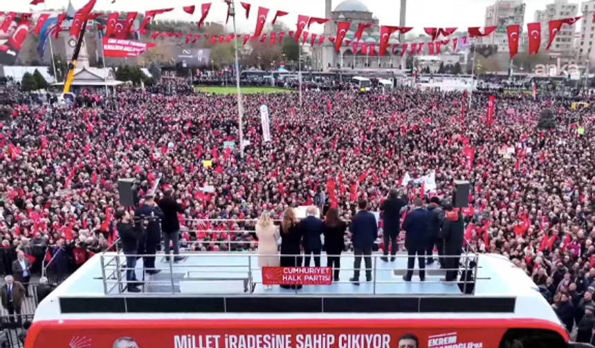 Kayseri'de konuşan Özel: Seçimi afiş toplayanlar değil, milleti toplayanlar kazanır