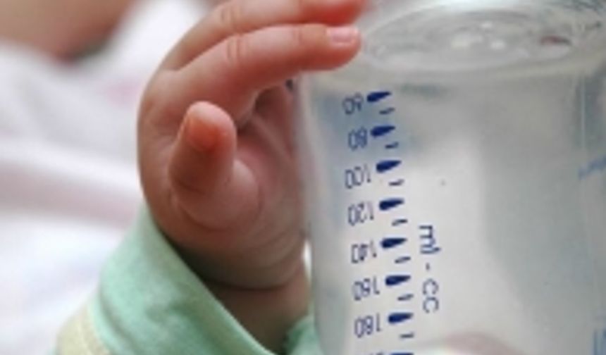 Fransız iki bebek maması markası ürünlerini geri çağırdı