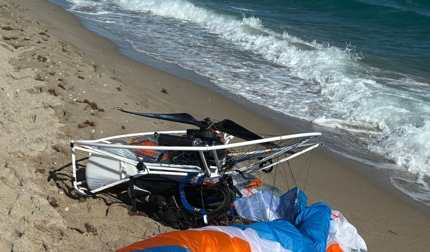 Yamaç paraşütçüsü 152 metre yükseklikten okyanusa düştü