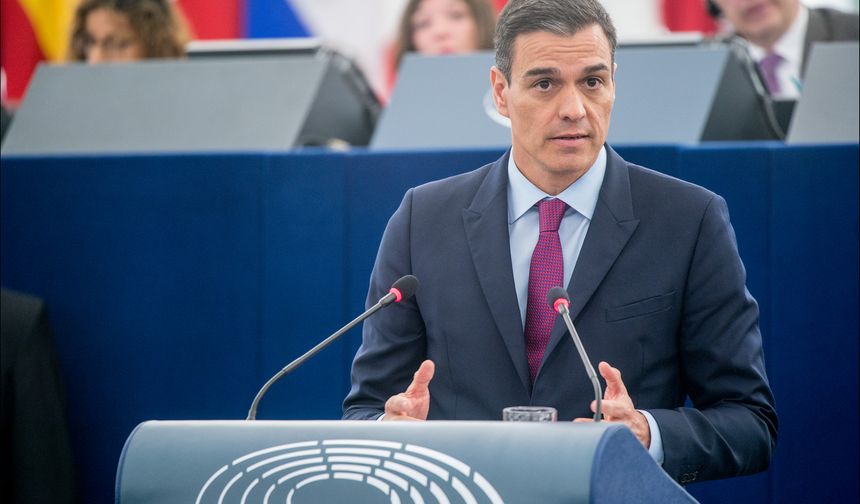 Sanchez'den 'teknoloji oligarklarına': Bizi yıkamayacaklar!