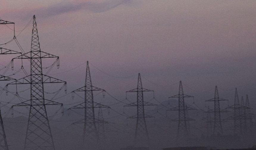 Türkiye ve Azerbaycan, elektrik alanında üç büyük proje üzerinde çalışıyor
