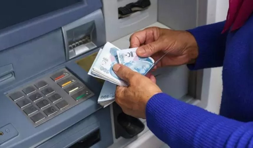 Emekliye ödemeler başladı; Kim, ne zaman aylığını alacak?
