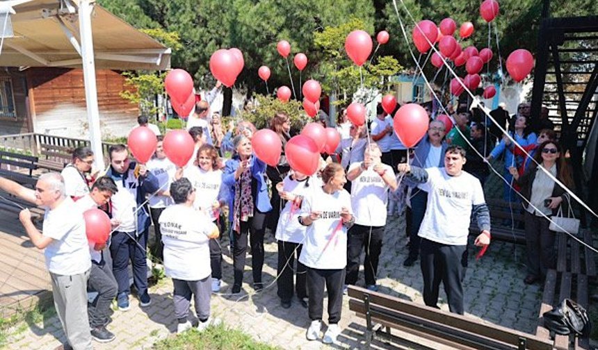 Farkındalık balonları gökyüzüne gönderildi: Çünkü biz de varız, hazırız ve dünyaya kendi rengimizi katmak istiyoruz