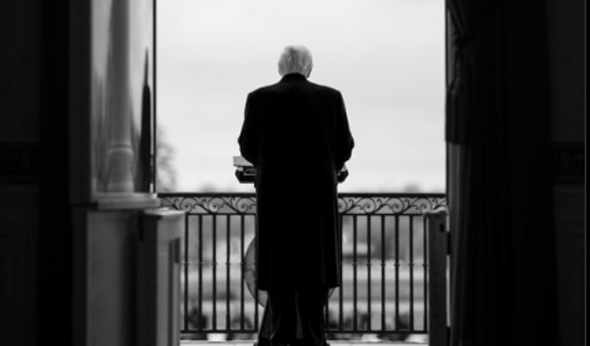 Trump neden yolsuzluğunu gizlemeye zahmet etmiyor? Otokrasiye karşı ilk darbe, alaycı bir kayıtsızlığın reddidir