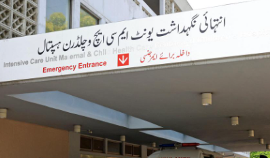 Pakistan'da hastanede çıkan yangında 15 bebek yaşamını yitirdi