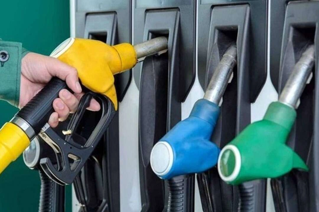 Benzin fiyatlarına 2 lira 74 kuruş zam bekleniyor; Bir aylık artış 8 lirayı, bir yıllık artış ise 23 lirayı buldu