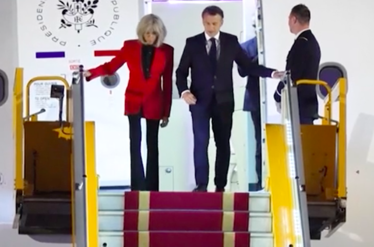 Macron Fransa Uçak2