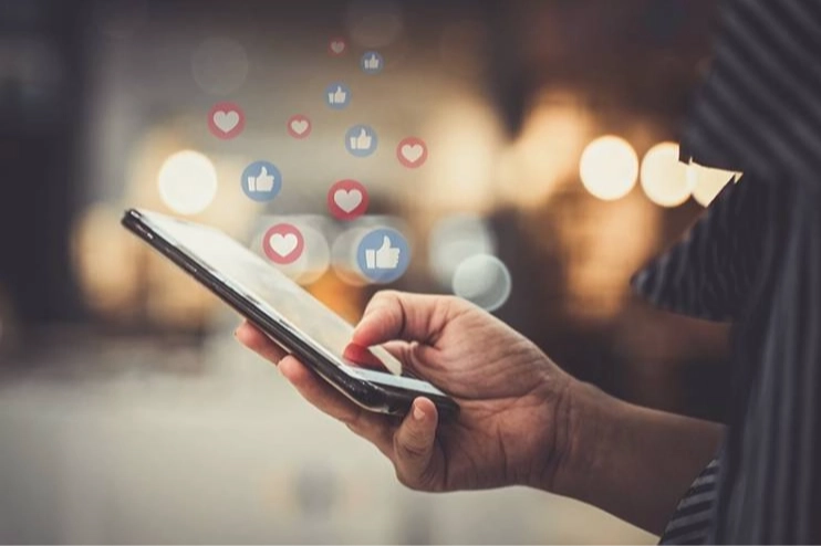 "Sosyal Medya şirketleri artık ifade özgürlüğünün değil, devletin baskı aracı durumunda"