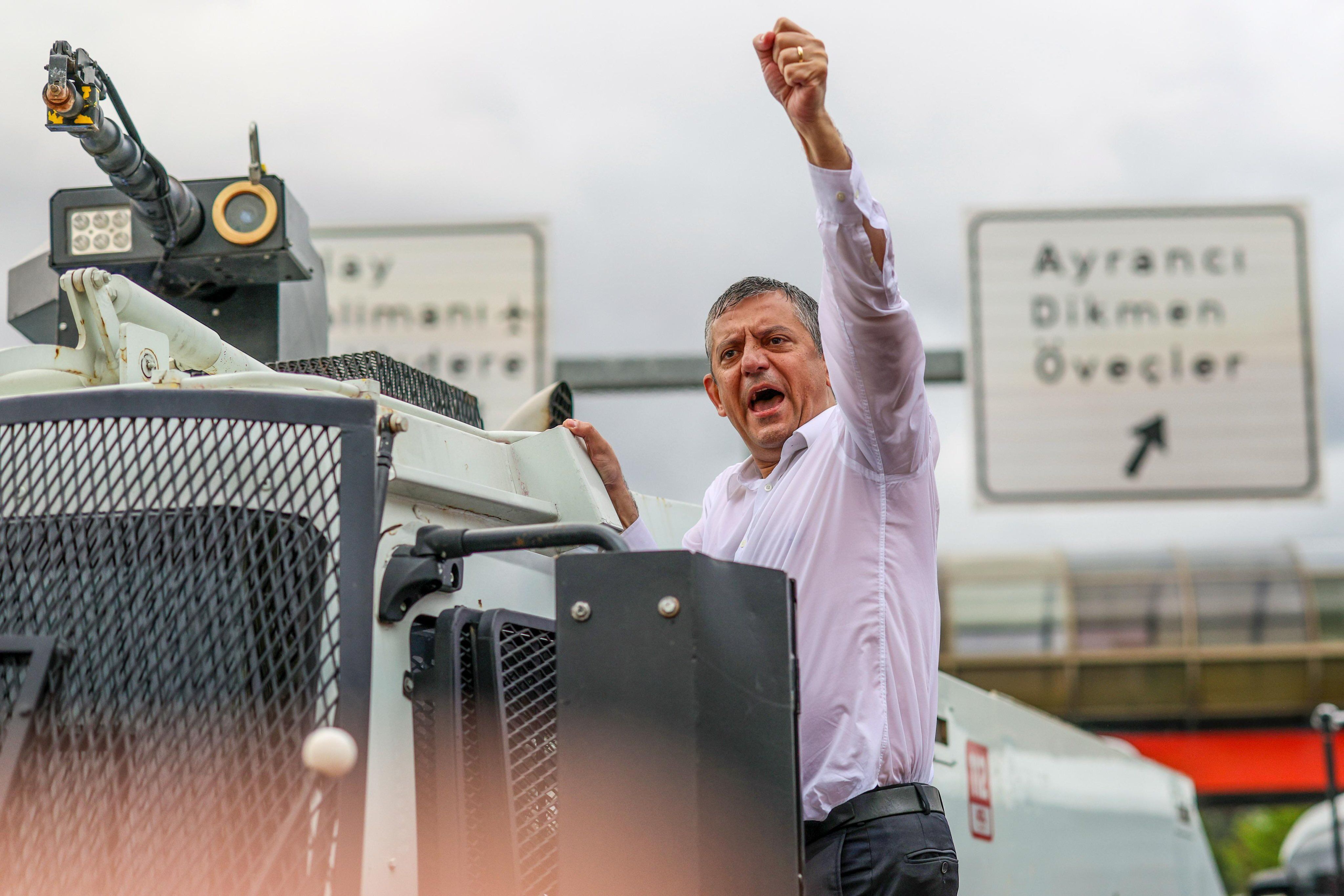Özel: 47 yıl sonra partiyi birinci parti yaparken binada oturmuyorduk