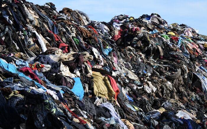 Yasa dışı  26 bin tondan fazla tekstil atığı Türkiye'ye gönderilmiş; Doğada 200 yıla kadar kalabiliyor!