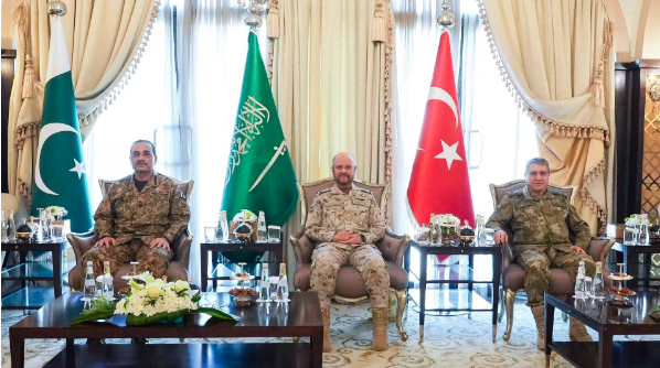 Mekke Anlaşması'nın tarafları olan Türkiye, Suudi Arabistan ve Pakistan'ın genelkurmay başkanlarından acil toplantı